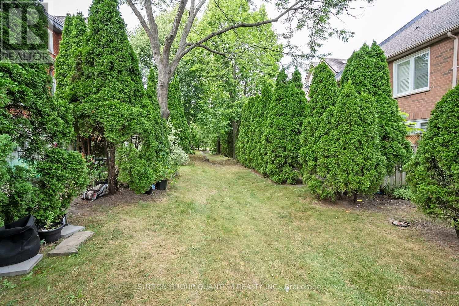 Photo 11 of 35 A 1064 Queen Street W, Mississauga ON