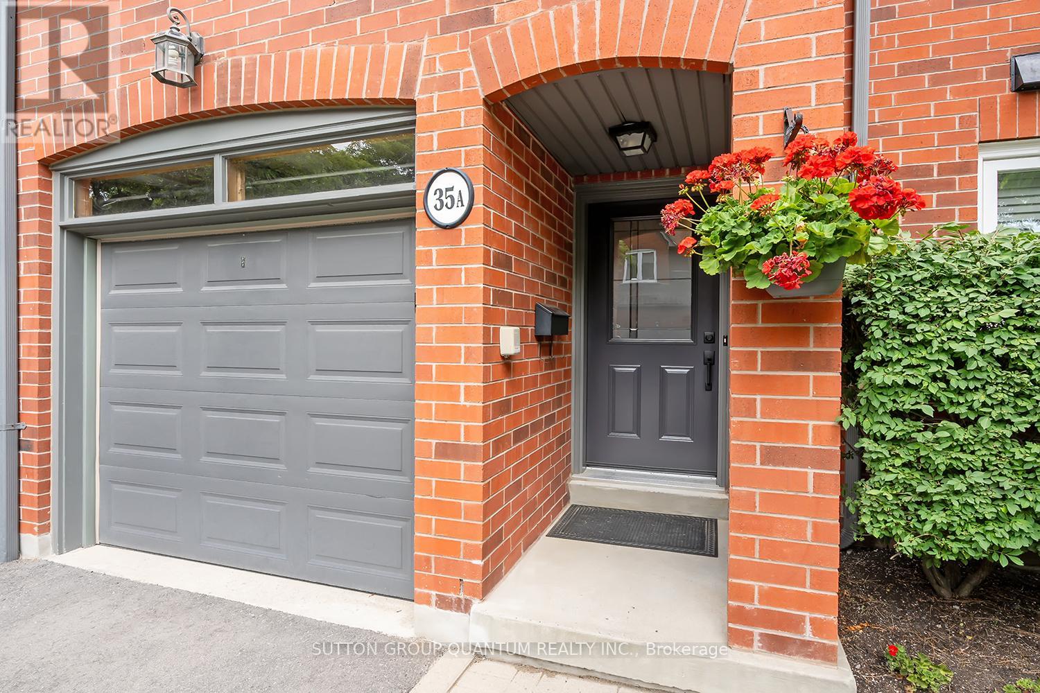 Photo 9 of 35 A 1064 Queen Street W, Mississauga ON