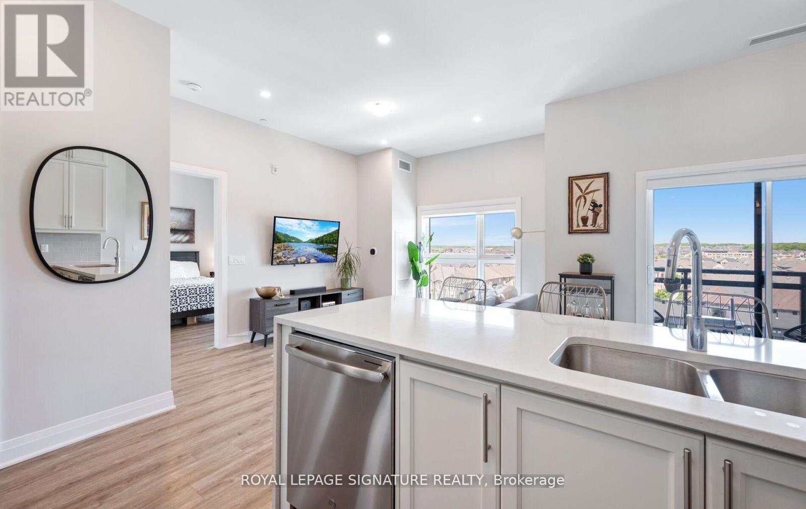 Photo 41 of 629 102 Grovewood Common, Oakville ON