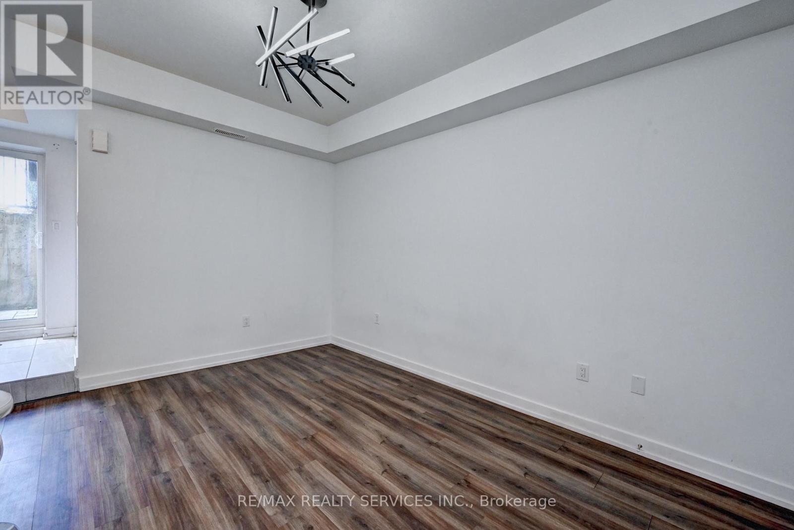 Photo 17 of B 9 10 Palace Street, Kitchener ON