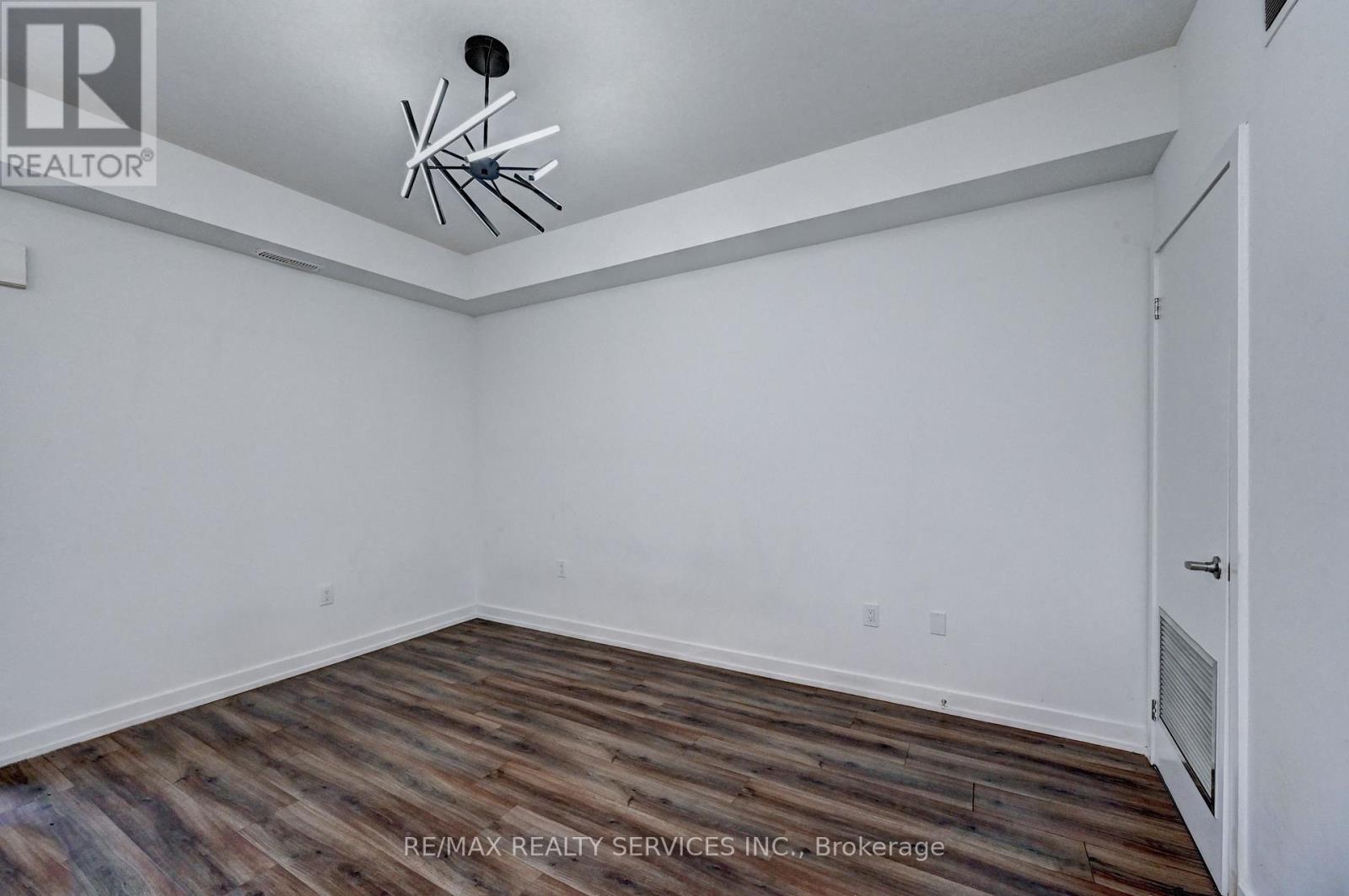 Photo 33 of B 9 10 Palace Street, Kitchener ON