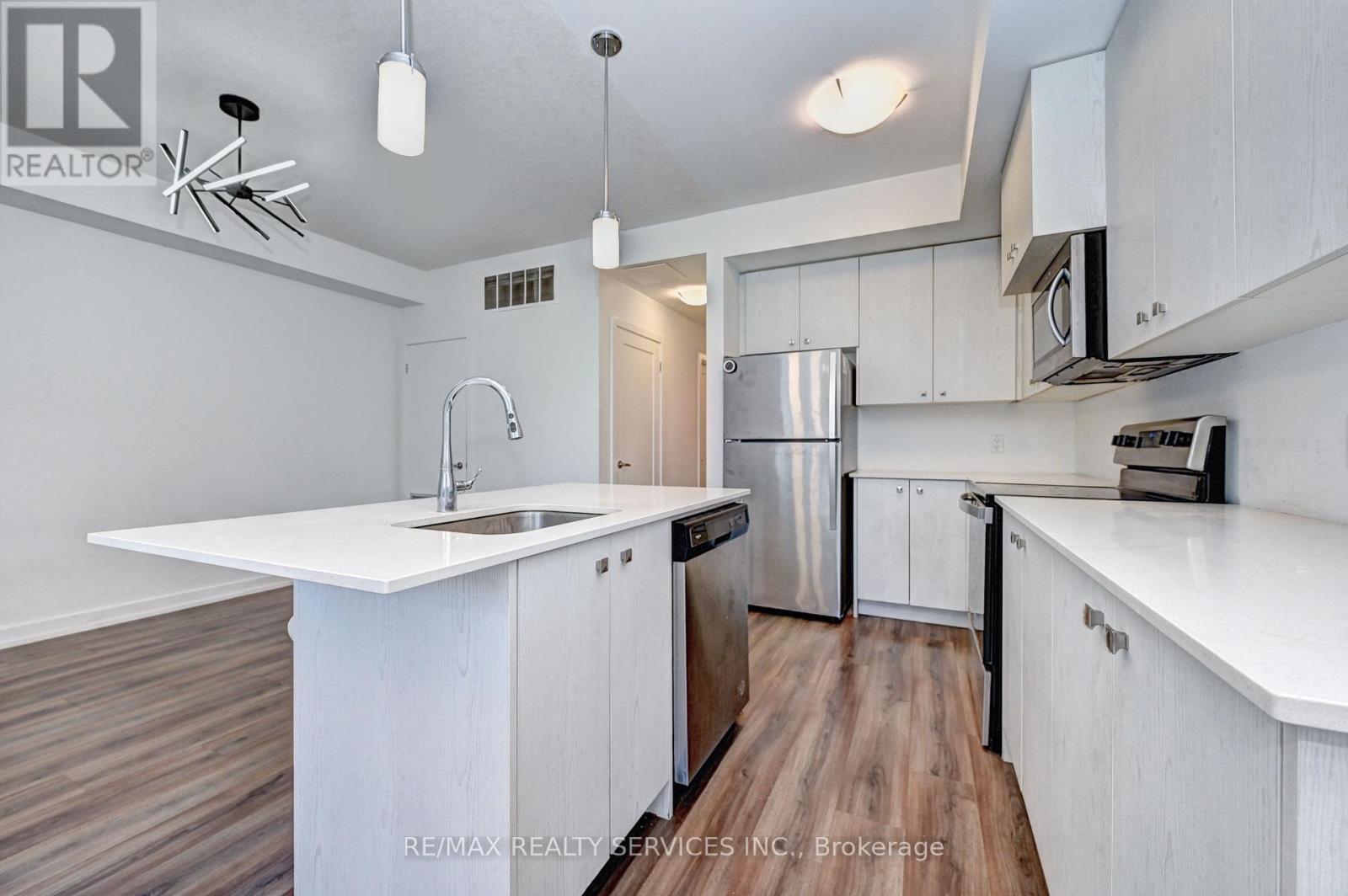 Photo 6 of B 9 10 Palace Street, Kitchener ON