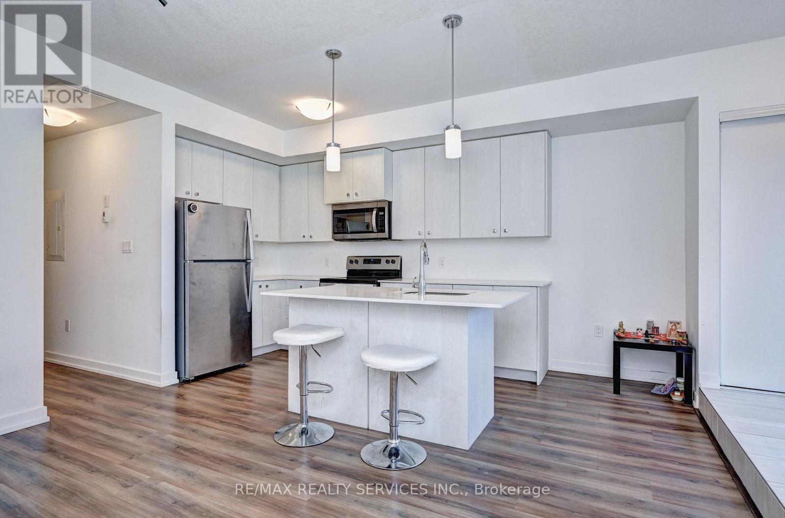 Photo 5 of B 9 10 Palace Street, Kitchener ON