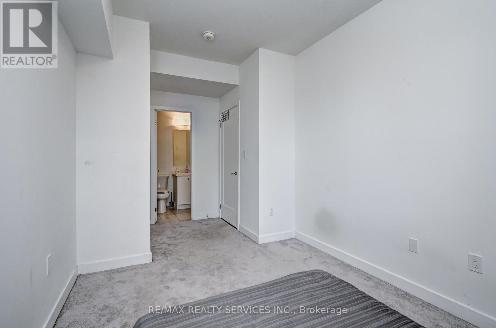 Photo 14 of B 9 10 Palace Street, Kitchener ON