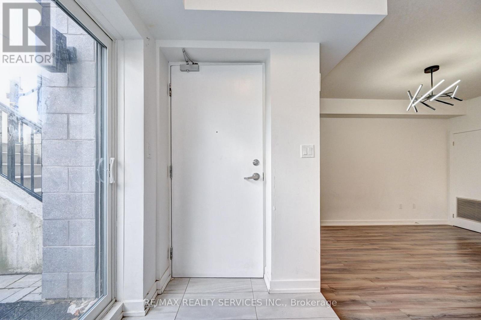 Photo 12 of B 9 10 Palace Street, Kitchener ON