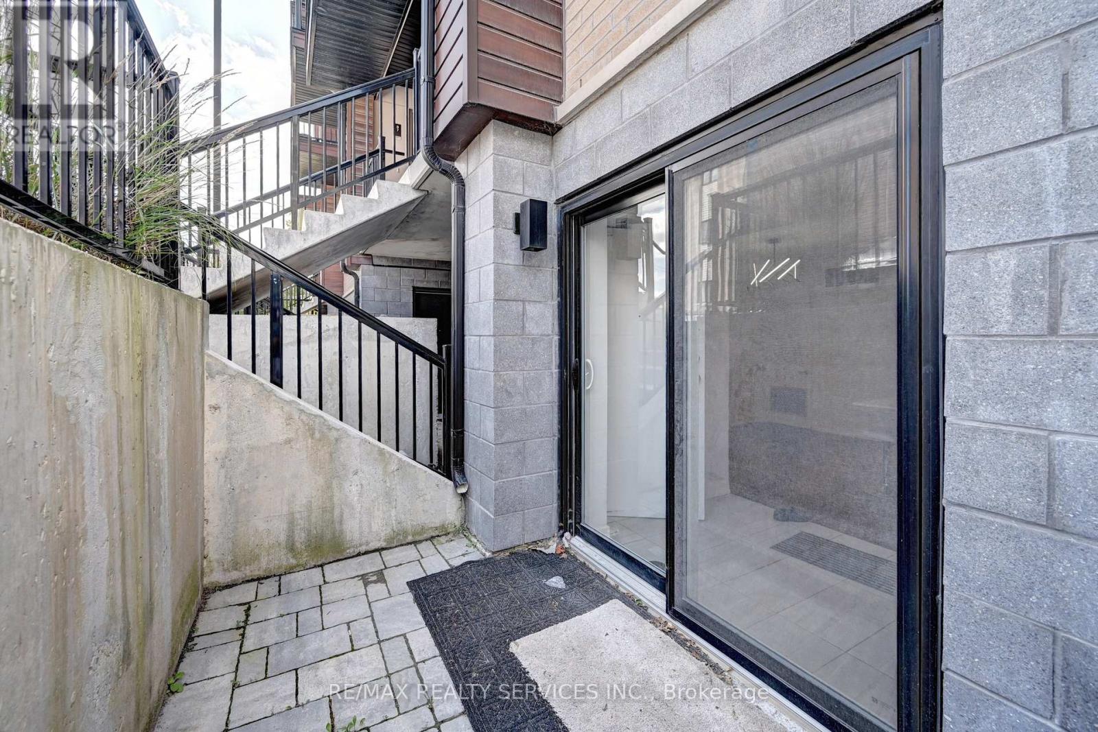 Photo 4 of B 9 10 Palace Street, Kitchener ON