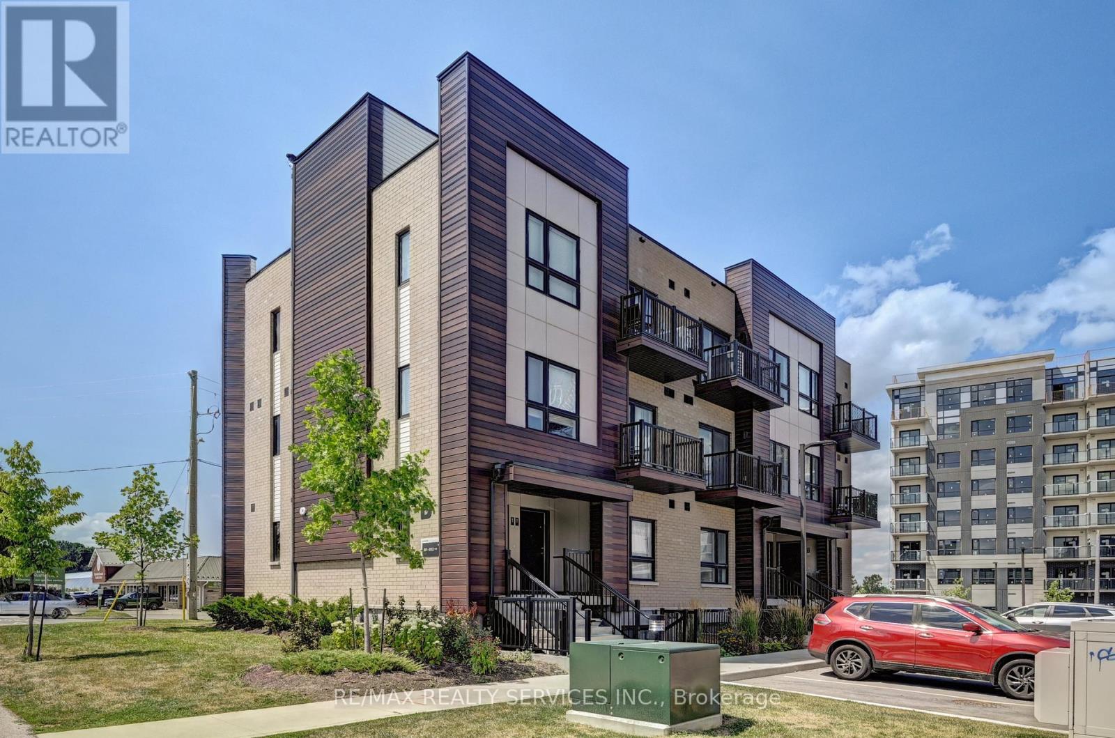 Photo 42 of B 9 10 Palace Street, Kitchener ON