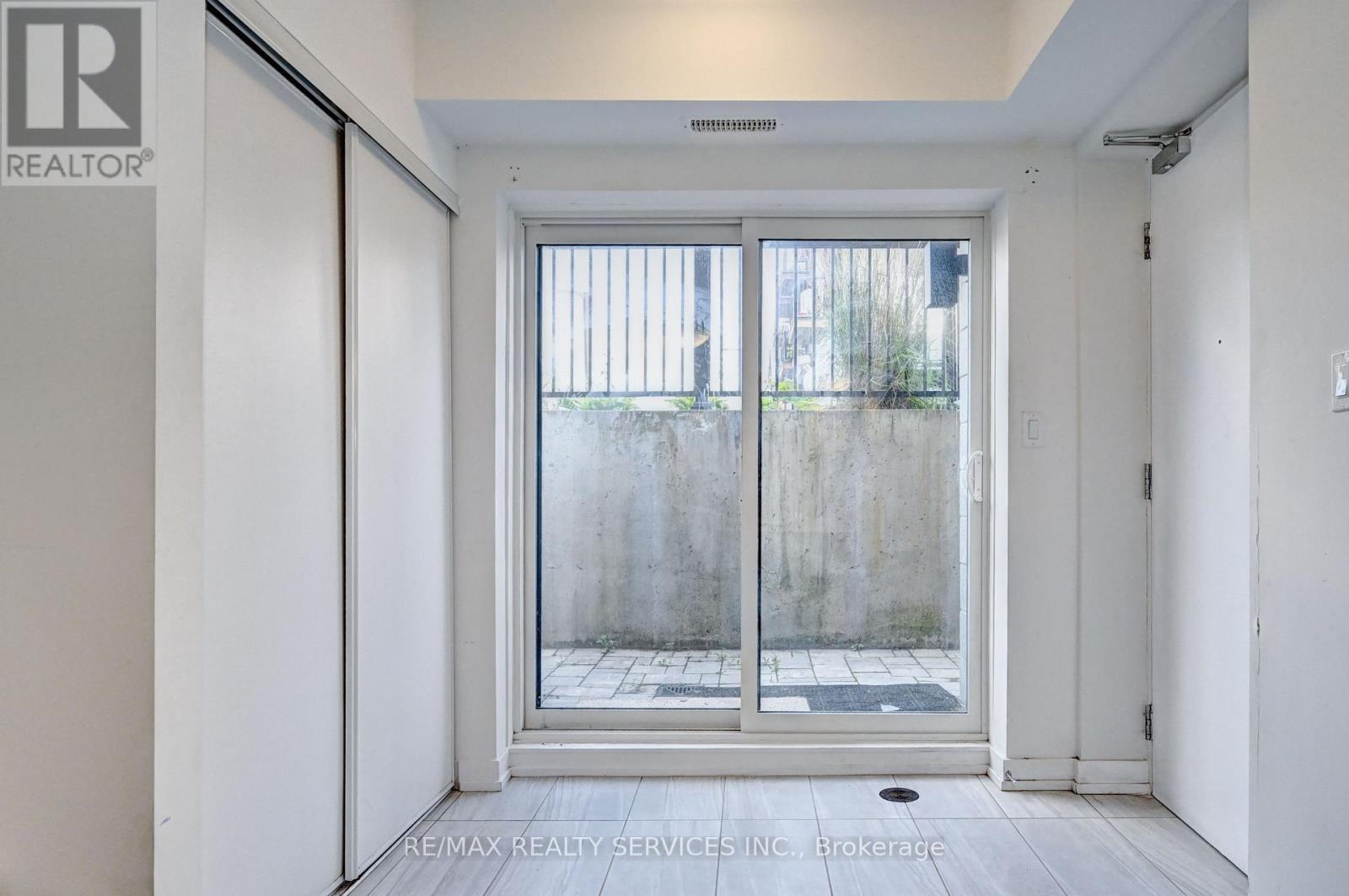 Photo 9 of B 9 10 Palace Street, Kitchener ON