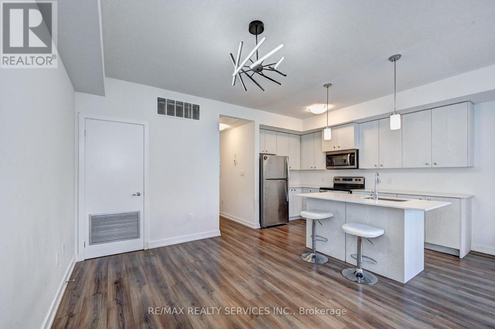 Photo 15 of B 9 10 Palace Street, Kitchener ON