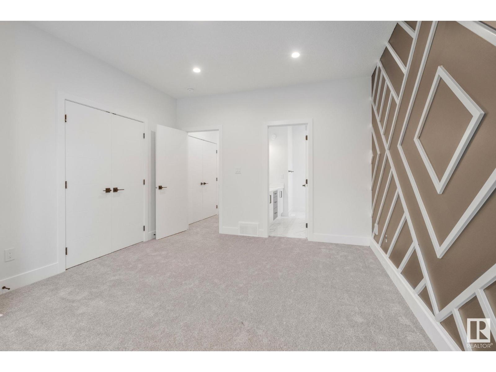 Photo 1 of 11036 128 St Nw, Edmonton AB