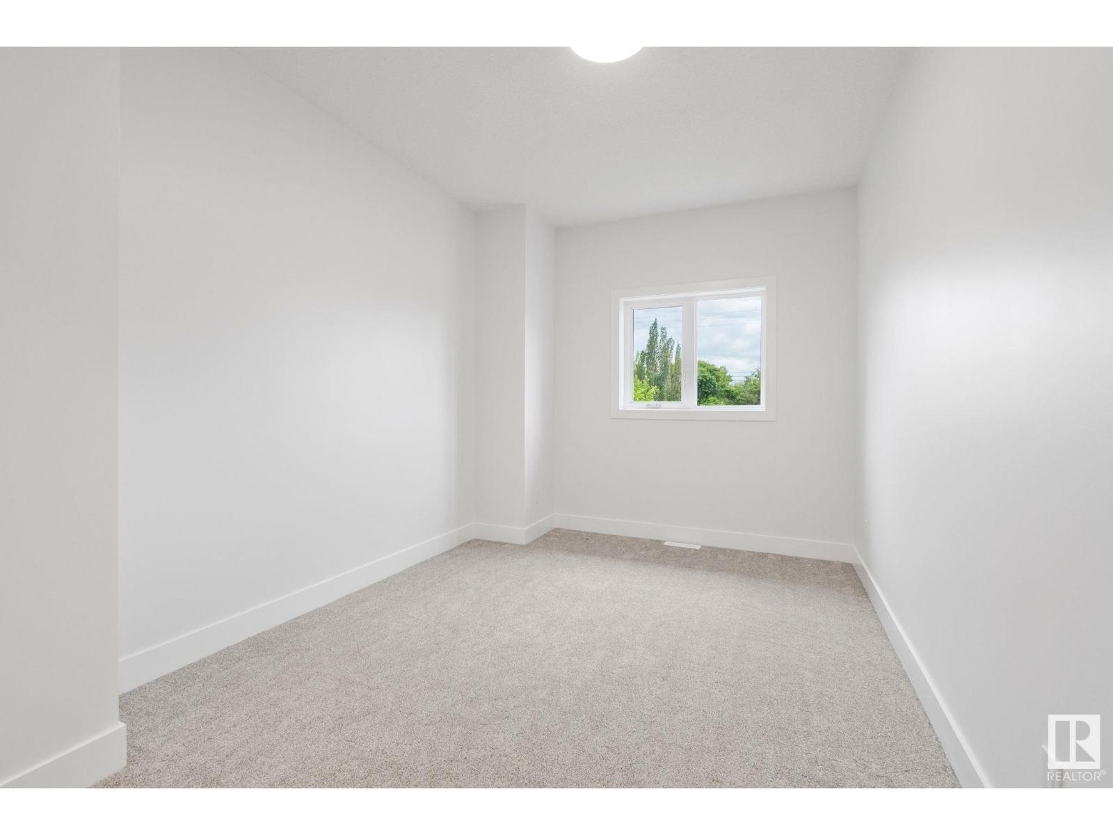 Photo 3 of 11036 128 St Nw, Edmonton AB