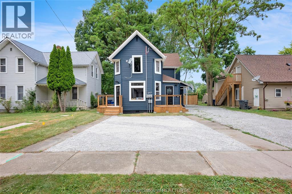 Photo 4 of 217 Selkirk Street, Chatham ON