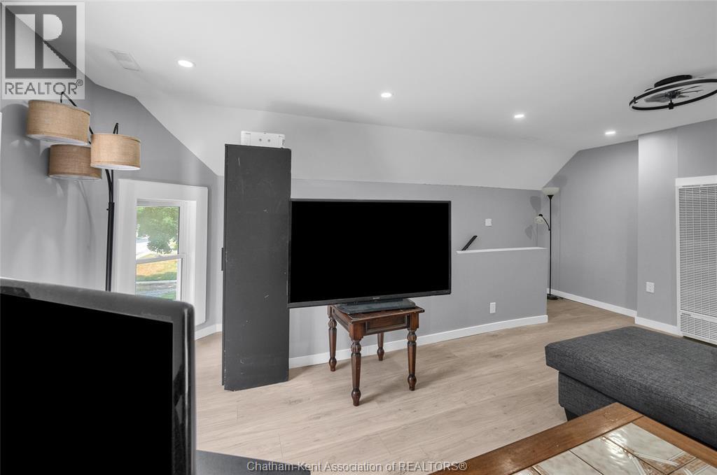 Photo 3 of 217 Selkirk Street, Chatham ON