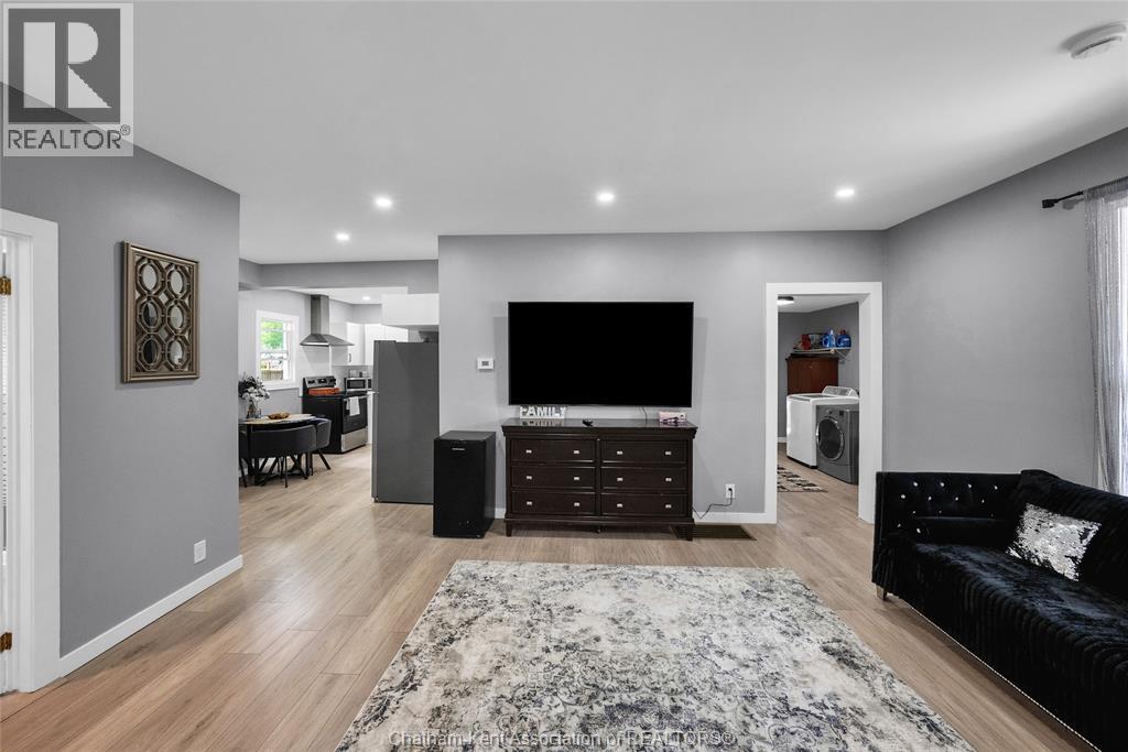 Photo 5 of 217 Selkirk Street, Chatham ON
