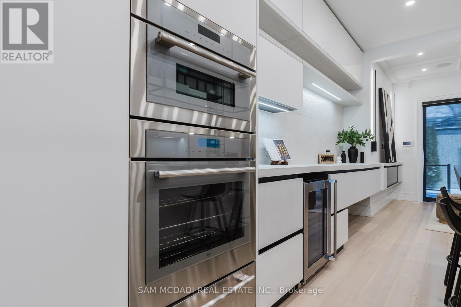 Photo 19 of 129 Beaconsfield Avenue, Toronto ON