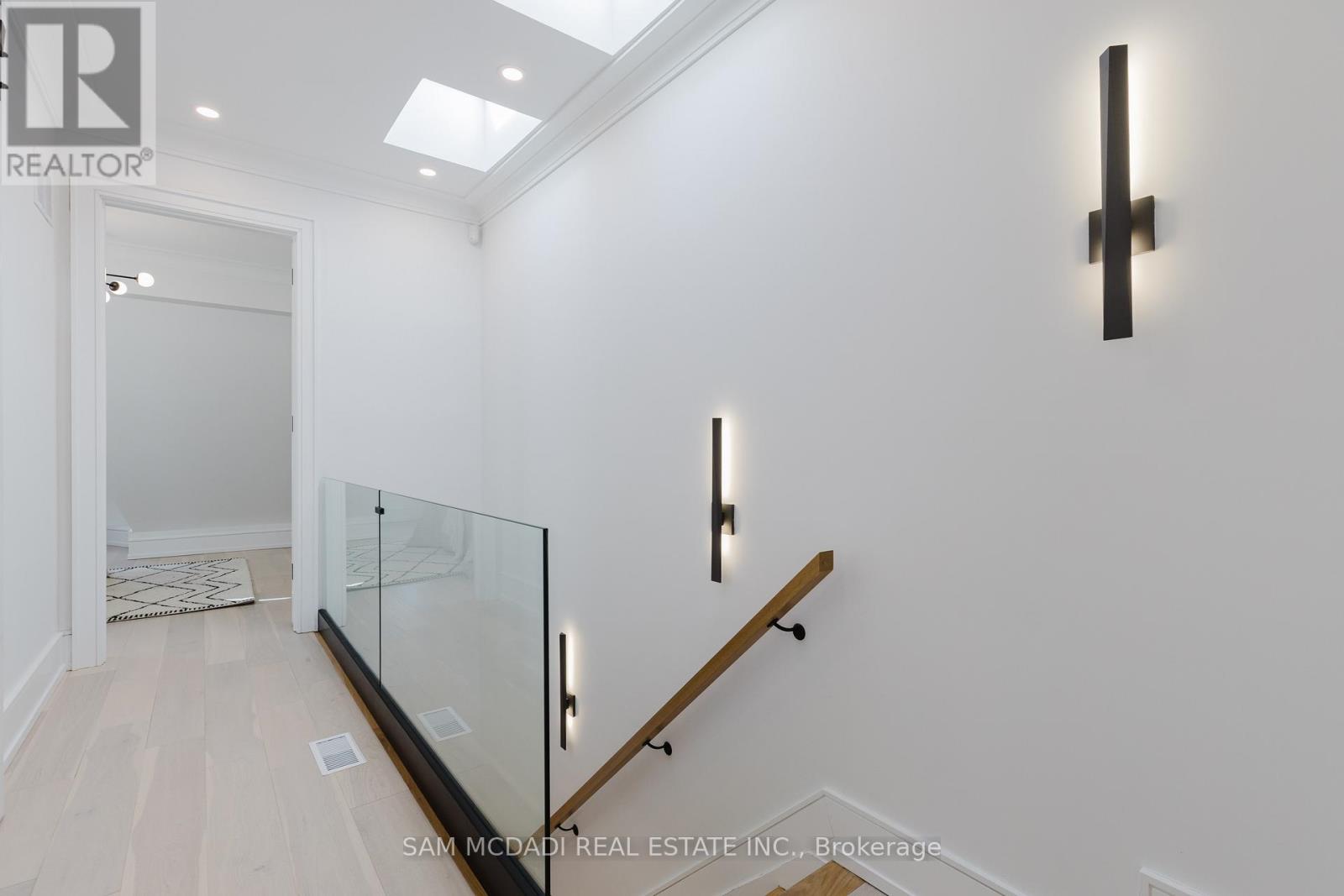 Photo 32 of 129 Beaconsfield Avenue, Toronto ON