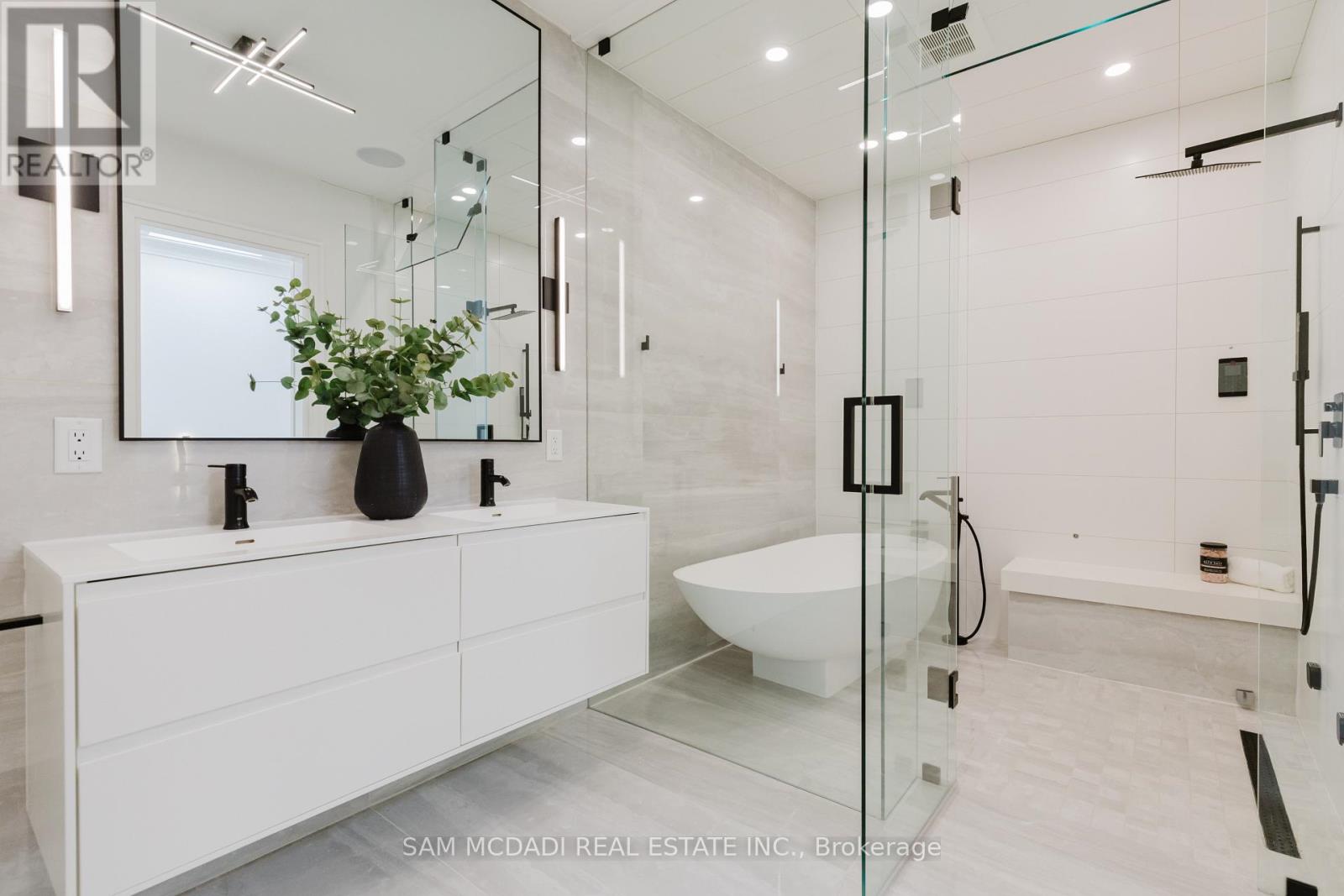 Photo 20 of 129 Beaconsfield Avenue, Toronto ON