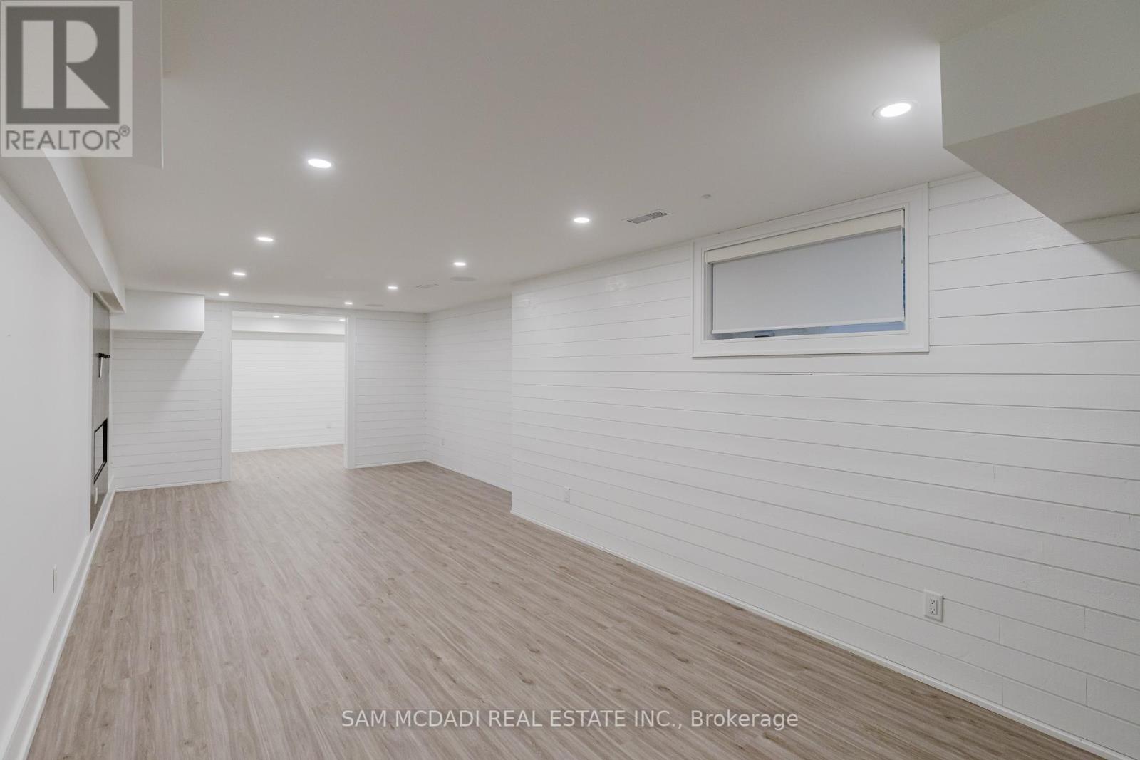 Photo 40 of 129 Beaconsfield Avenue, Toronto ON