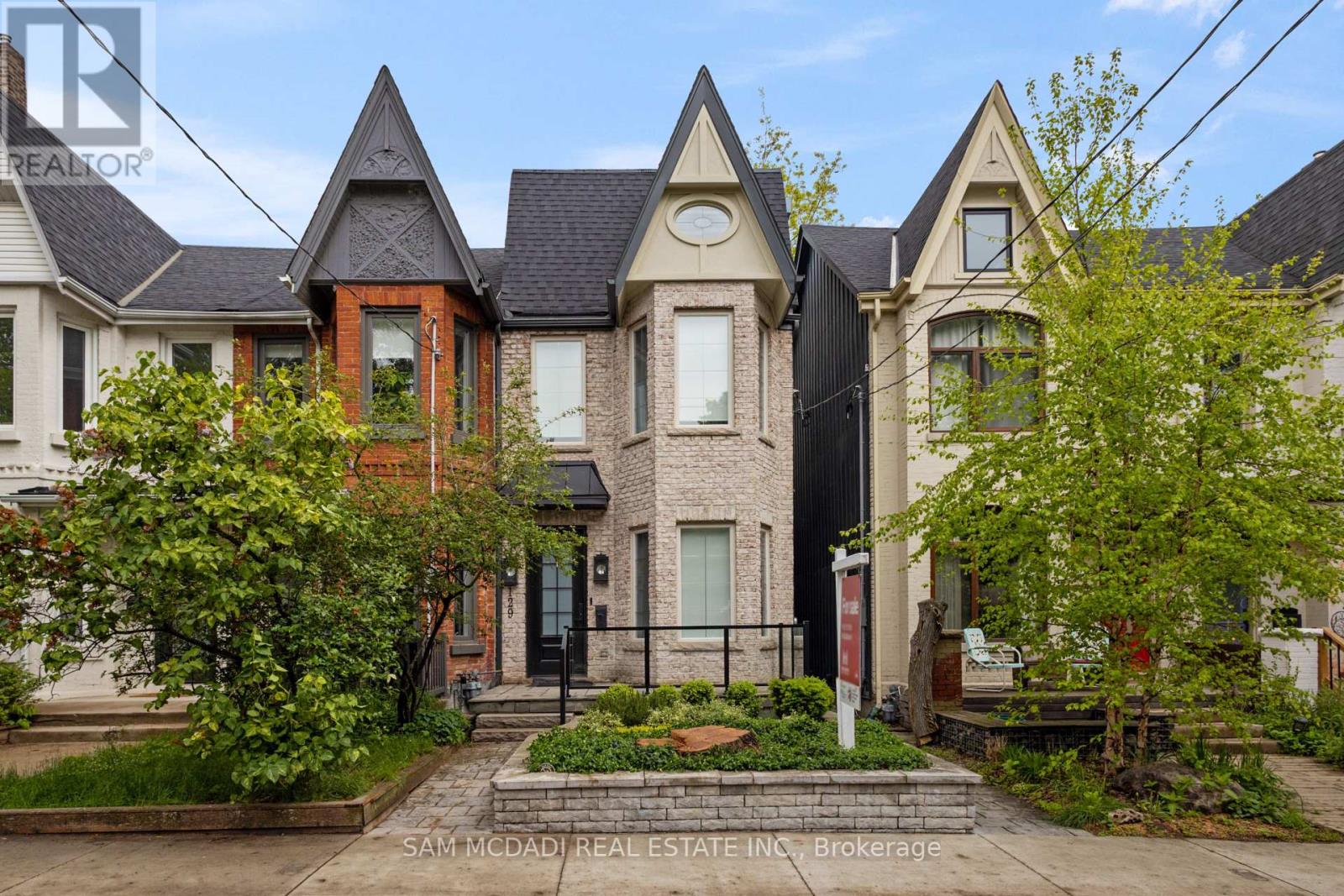Photo 30 of 129 Beaconsfield Avenue, Toronto ON