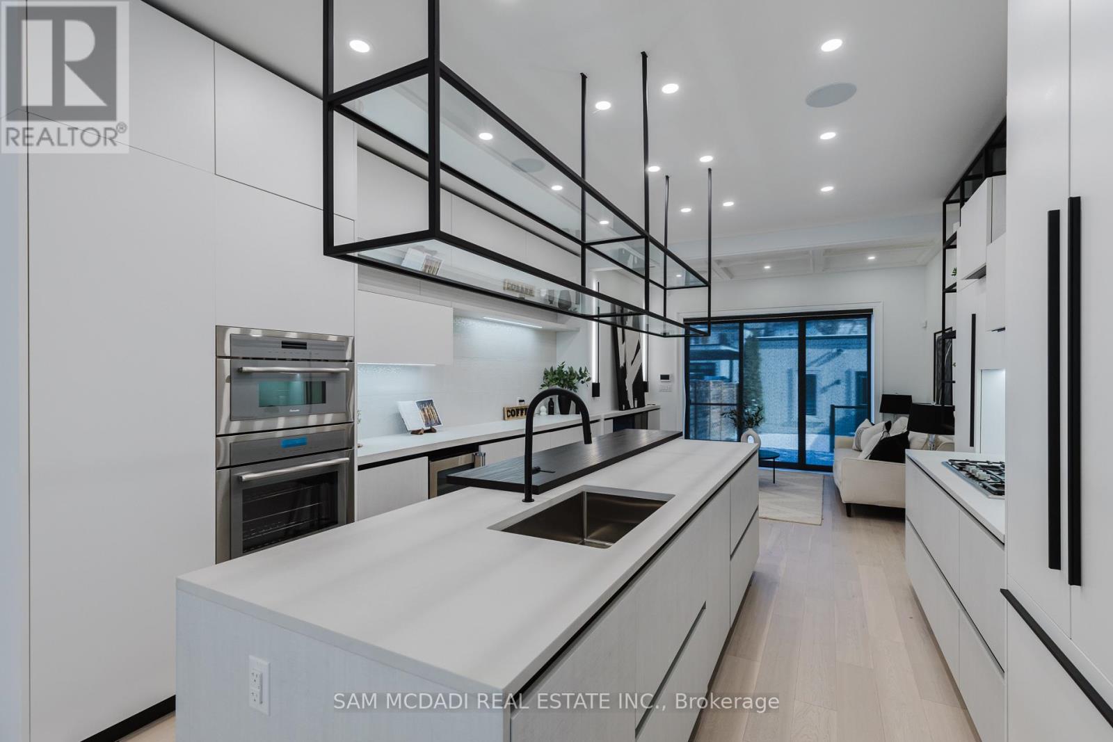 Photo 17 of 129 Beaconsfield Avenue, Toronto ON