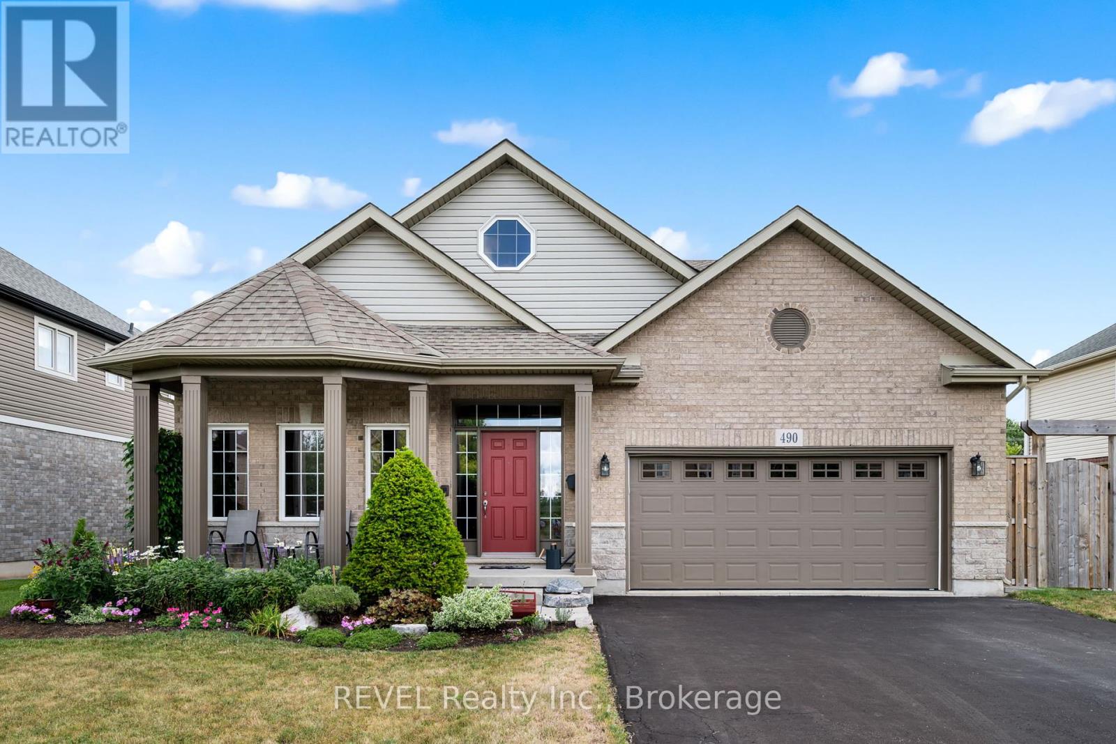 Photo 2 of 490 Carrie Avenue, Fort Erie ON