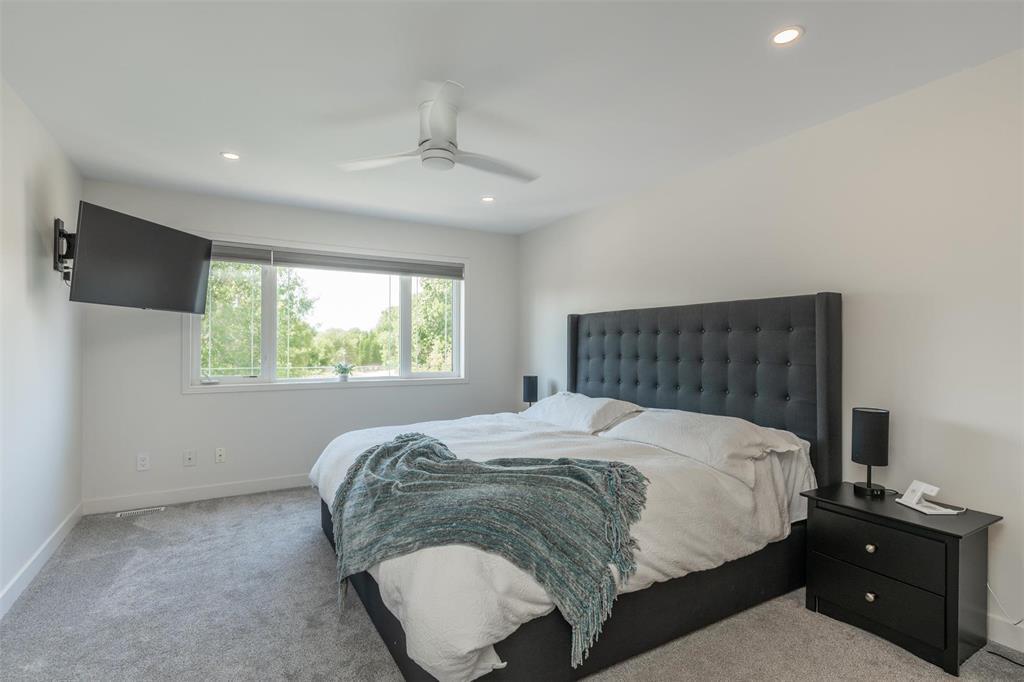 Photo 4 of 258 Southbridge Drive, Winnipeg MB