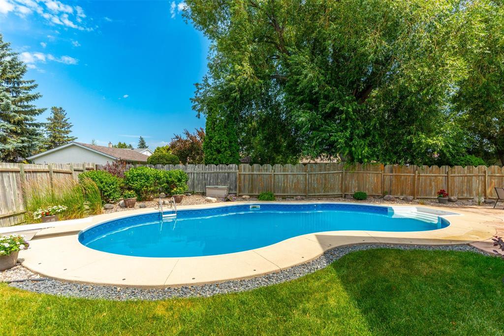 Photo 6 of 258 Southbridge Drive, Winnipeg MB