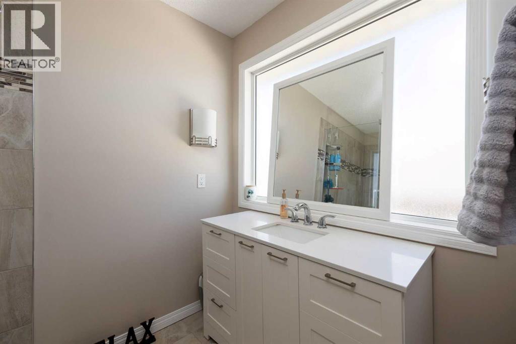 Photo 27 of 212 Bussieres Drive, Fort Mcmurray AB