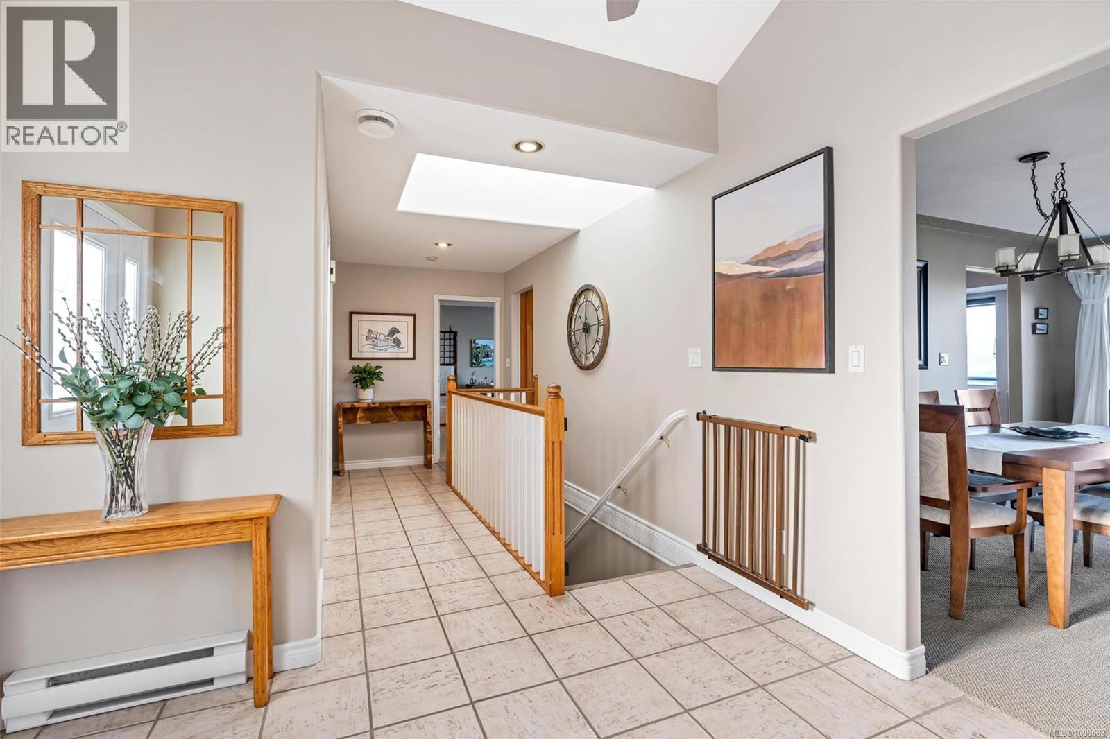 Photo 3 of 6015 Chippewa Rd, Duncan BC