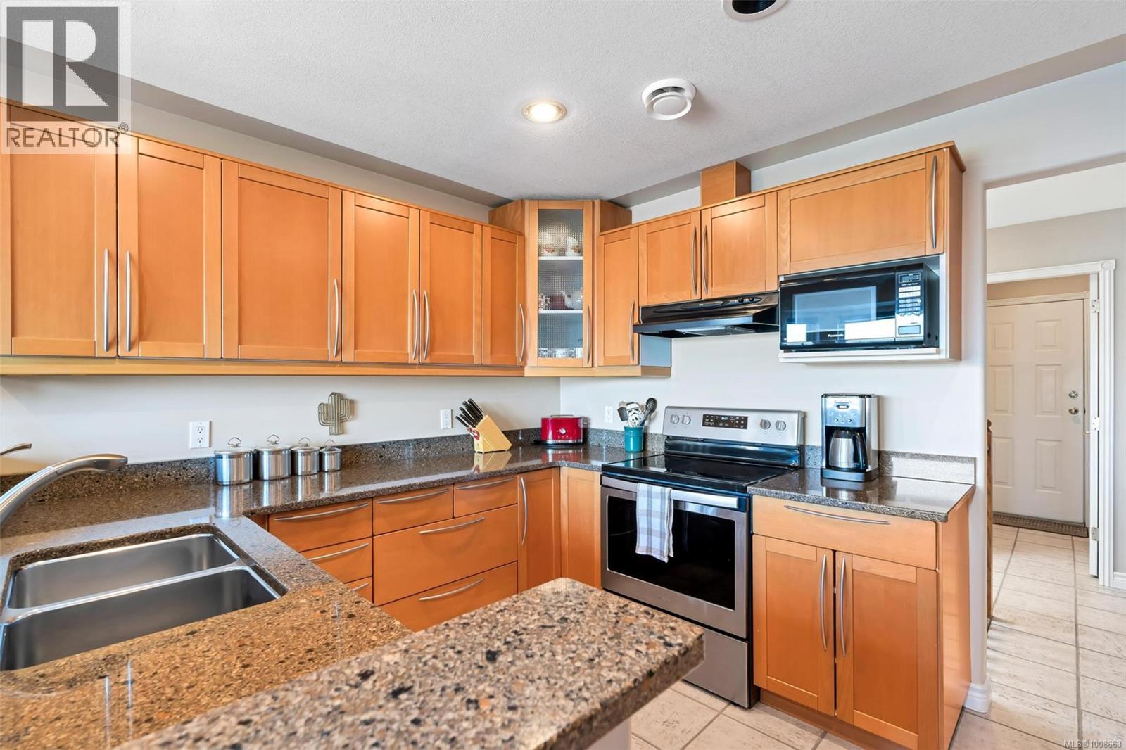 Photo 10 of 6015 Chippewa Rd, Duncan BC