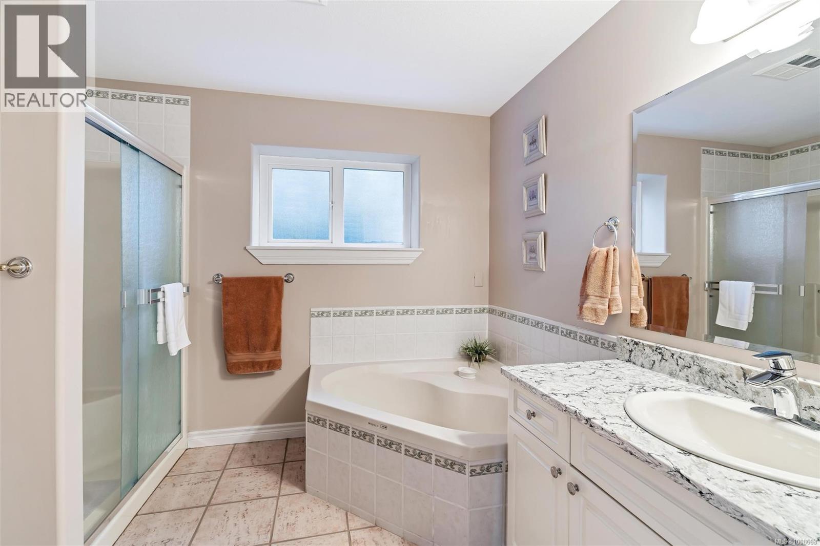 Photo 33 of 6015 Chippewa Rd, Duncan BC