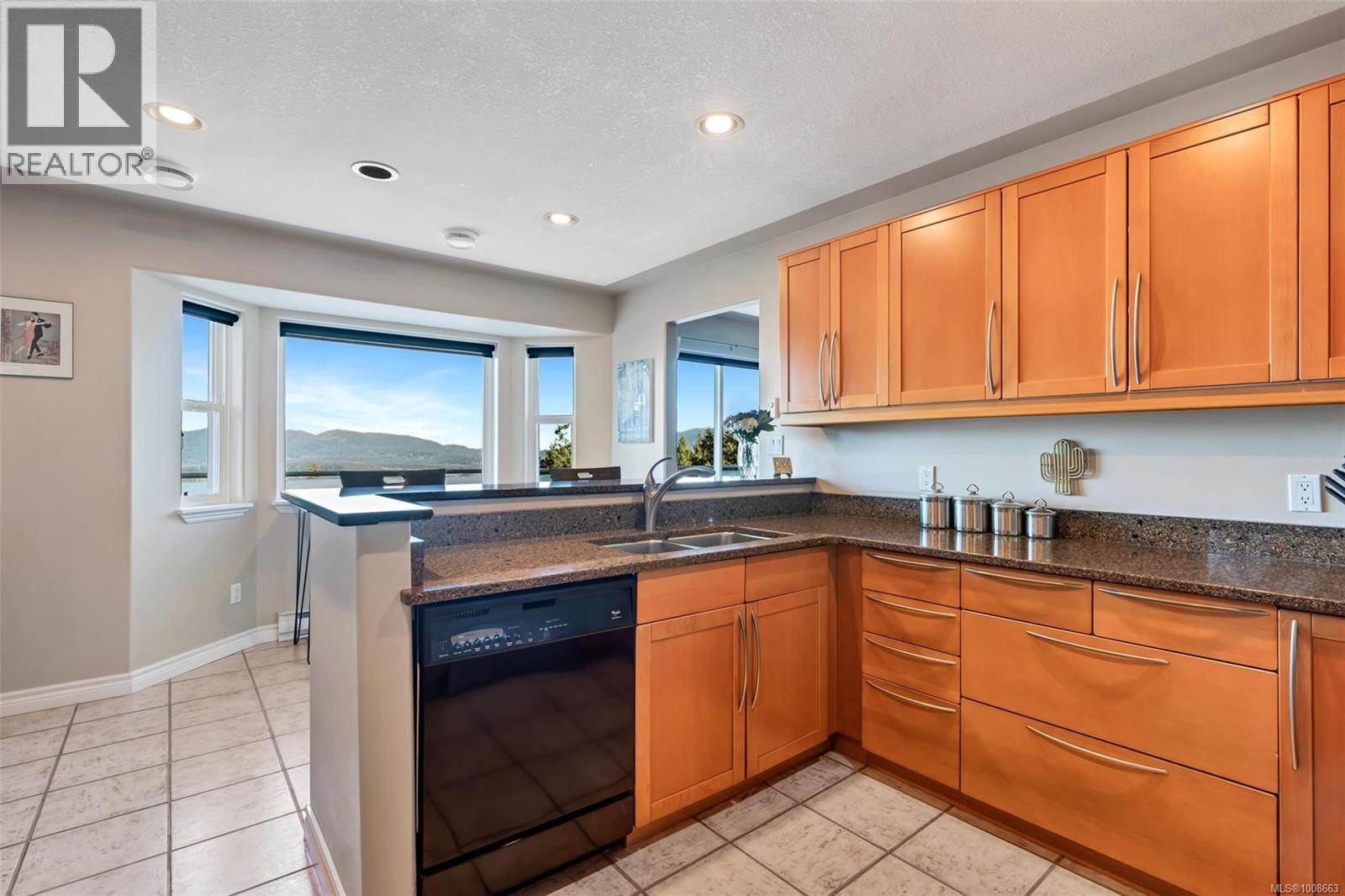 Photo 11 of 6015 Chippewa Rd, Duncan BC