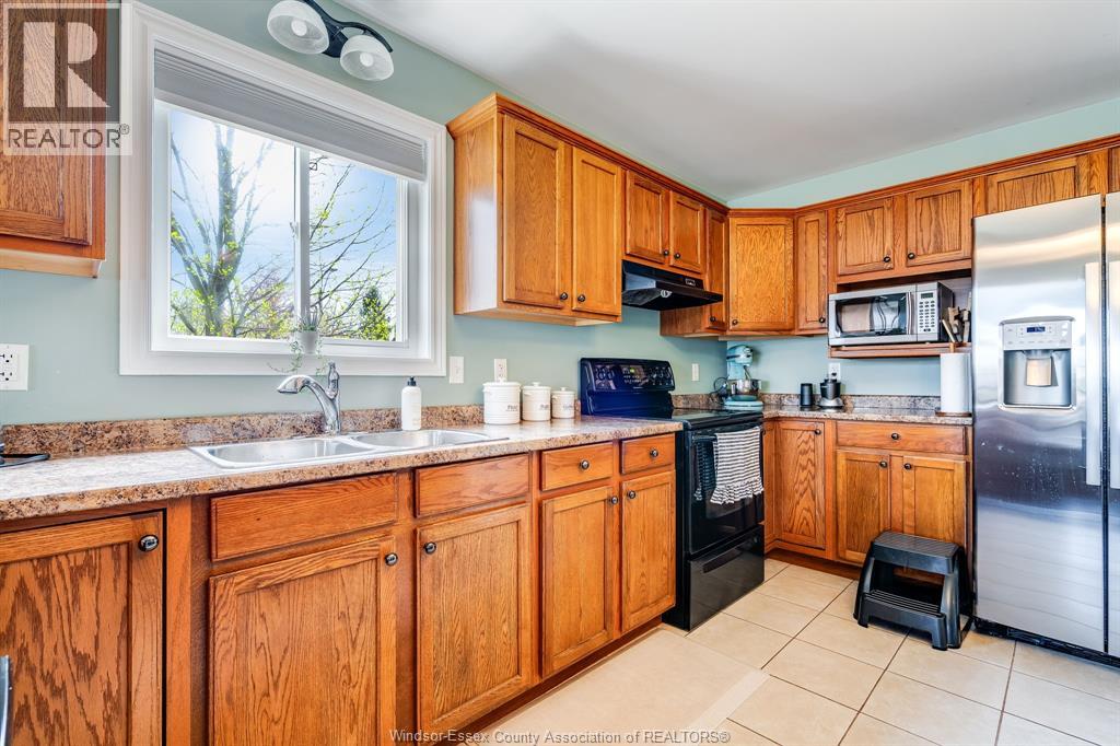 Photo 14 of 95 Millbrook Drive, Kingsville ON