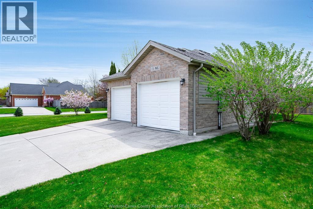Photo 3 of 95 Millbrook Drive, Kingsville ON