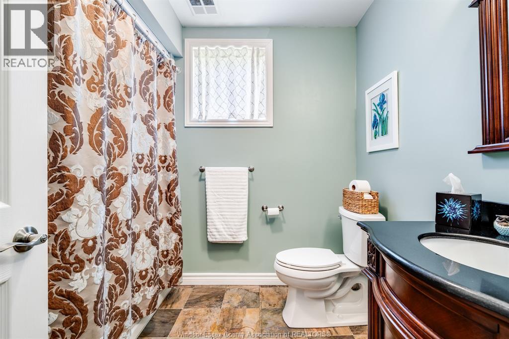 Photo 33 of 95 Millbrook Drive, Kingsville ON
