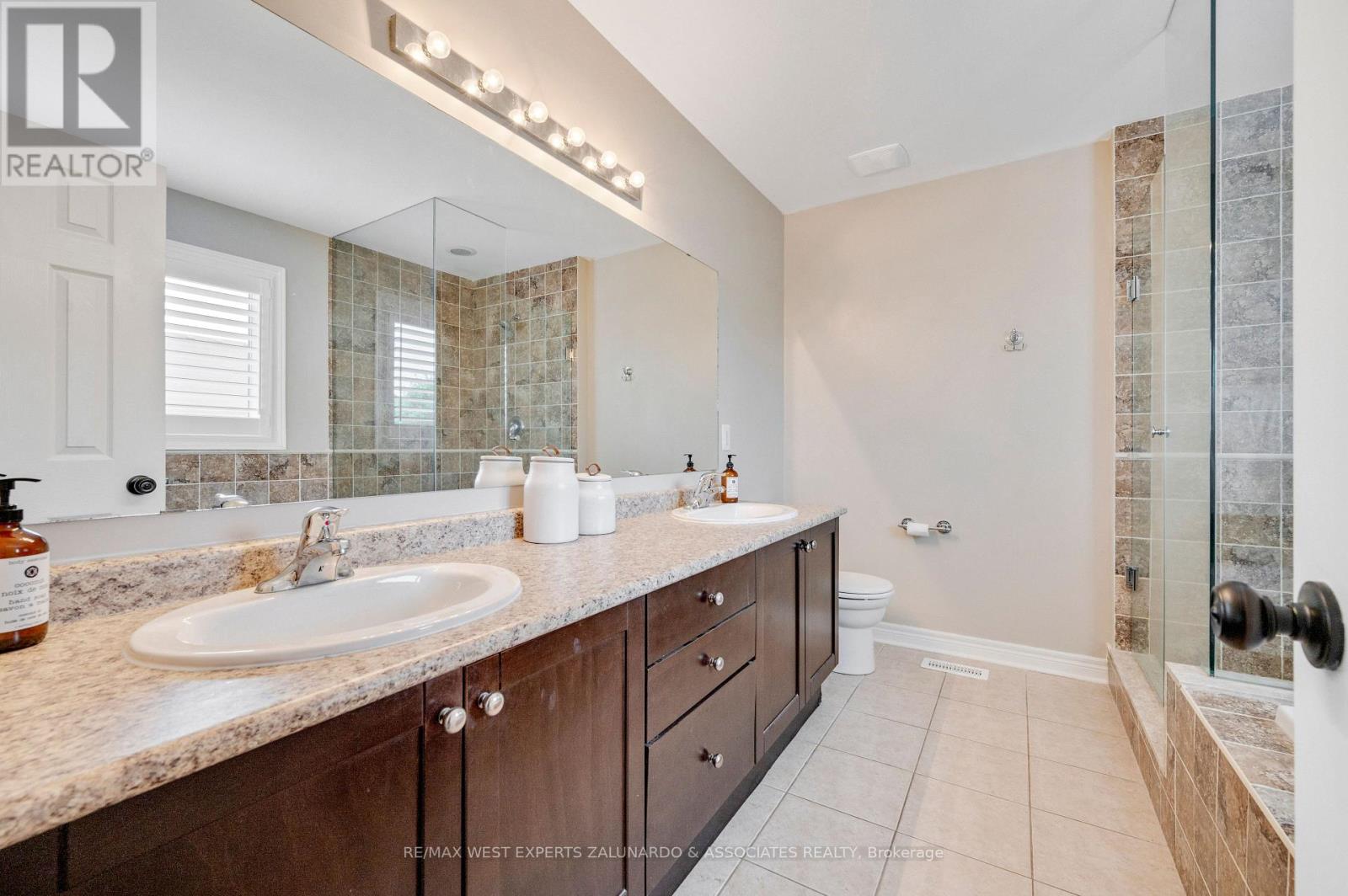 Photo 14 of 18 Faris Street, Bradford West Gwillimbury ON