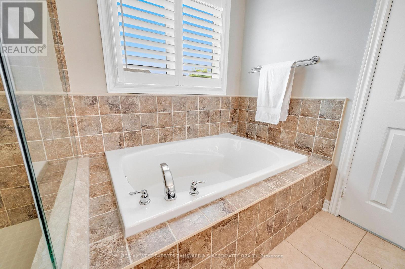 Photo 34 of 18 Faris Street, Bradford West Gwillimbury ON