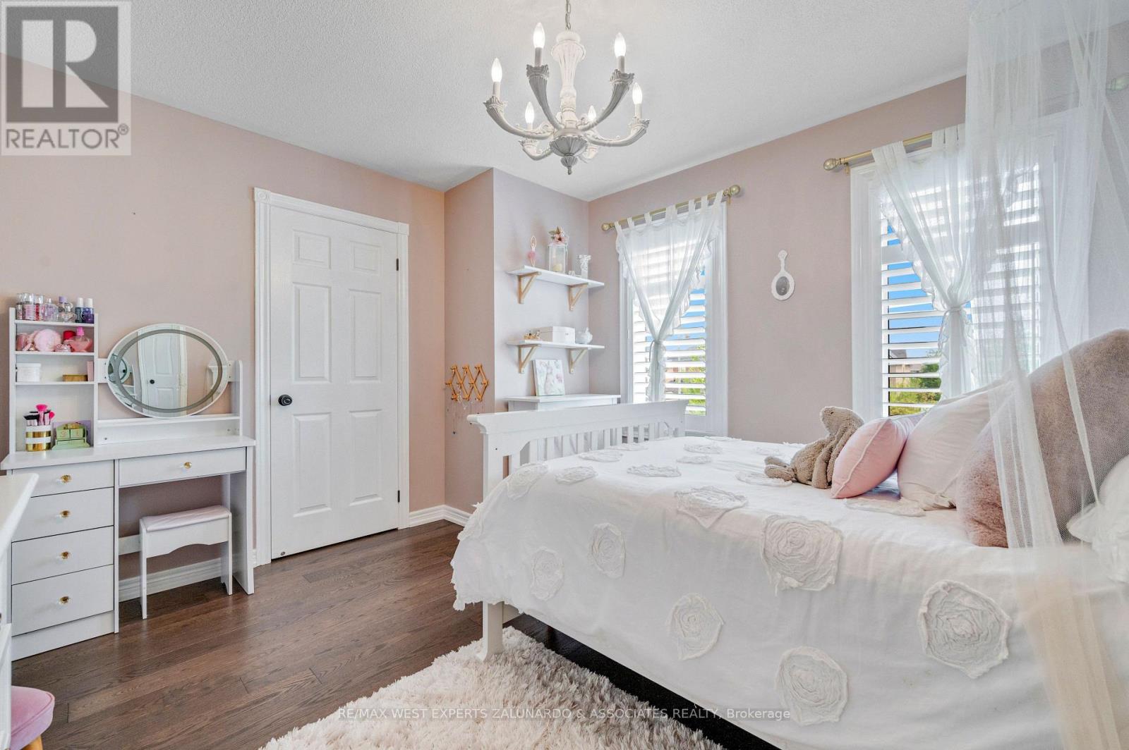 Photo 6 of 18 Faris Street, Bradford West Gwillimbury ON