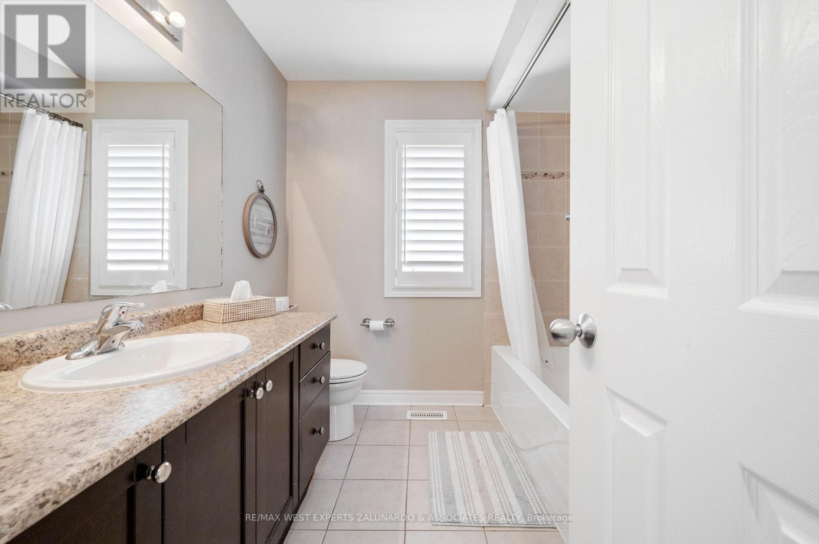 Photo 8 of 18 Faris Street, Bradford West Gwillimbury ON