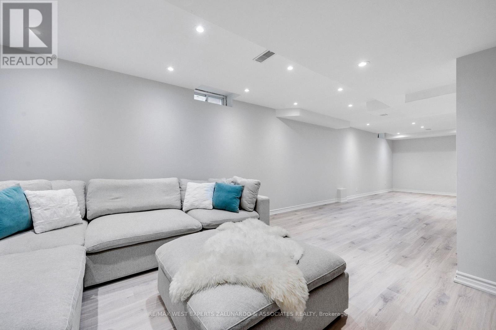 Photo 13 of 18 Faris Street, Bradford West Gwillimbury ON