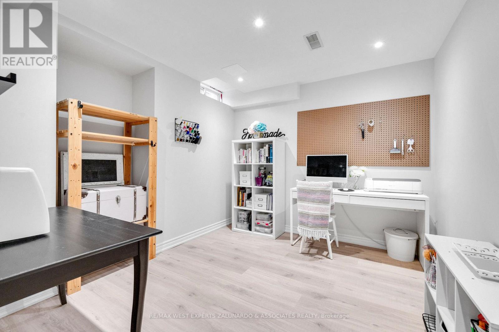 Photo 10 of 18 Faris Street, Bradford West Gwillimbury ON