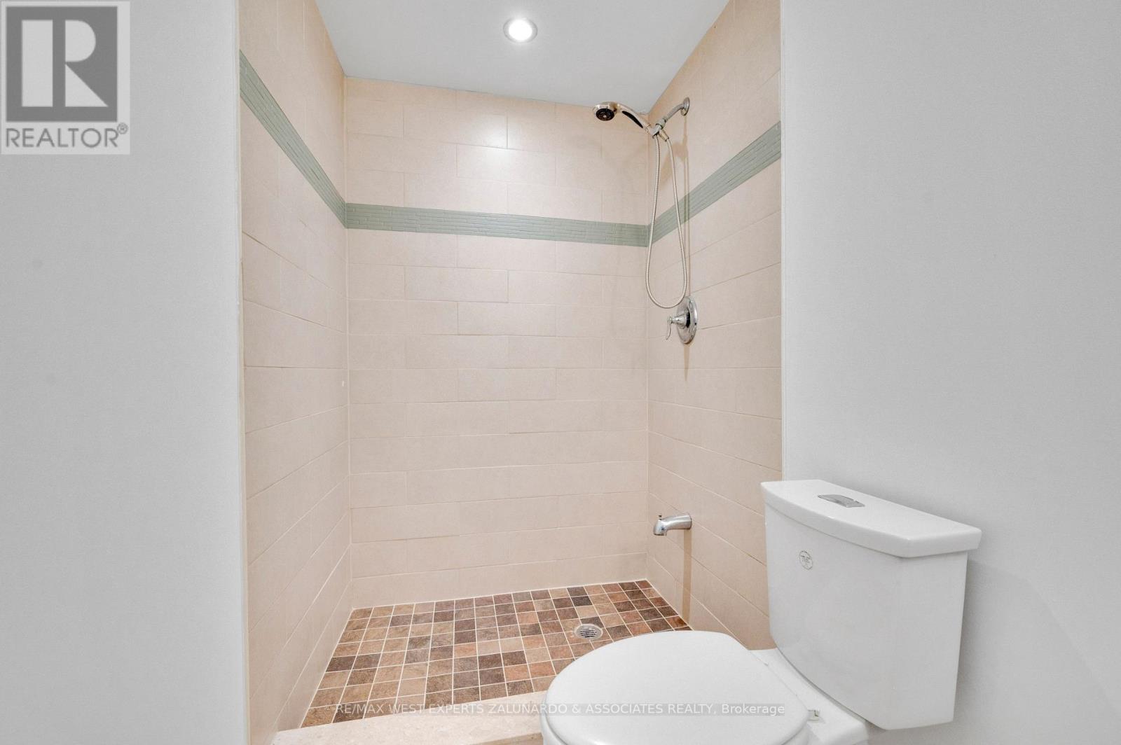 Photo 9 of 18 Faris Street, Bradford West Gwillimbury ON