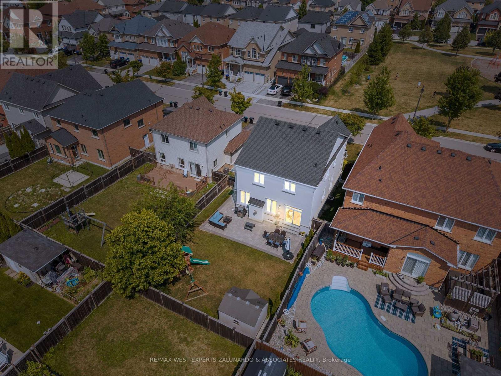Photo 42 of 18 Faris Street, Bradford West Gwillimbury ON