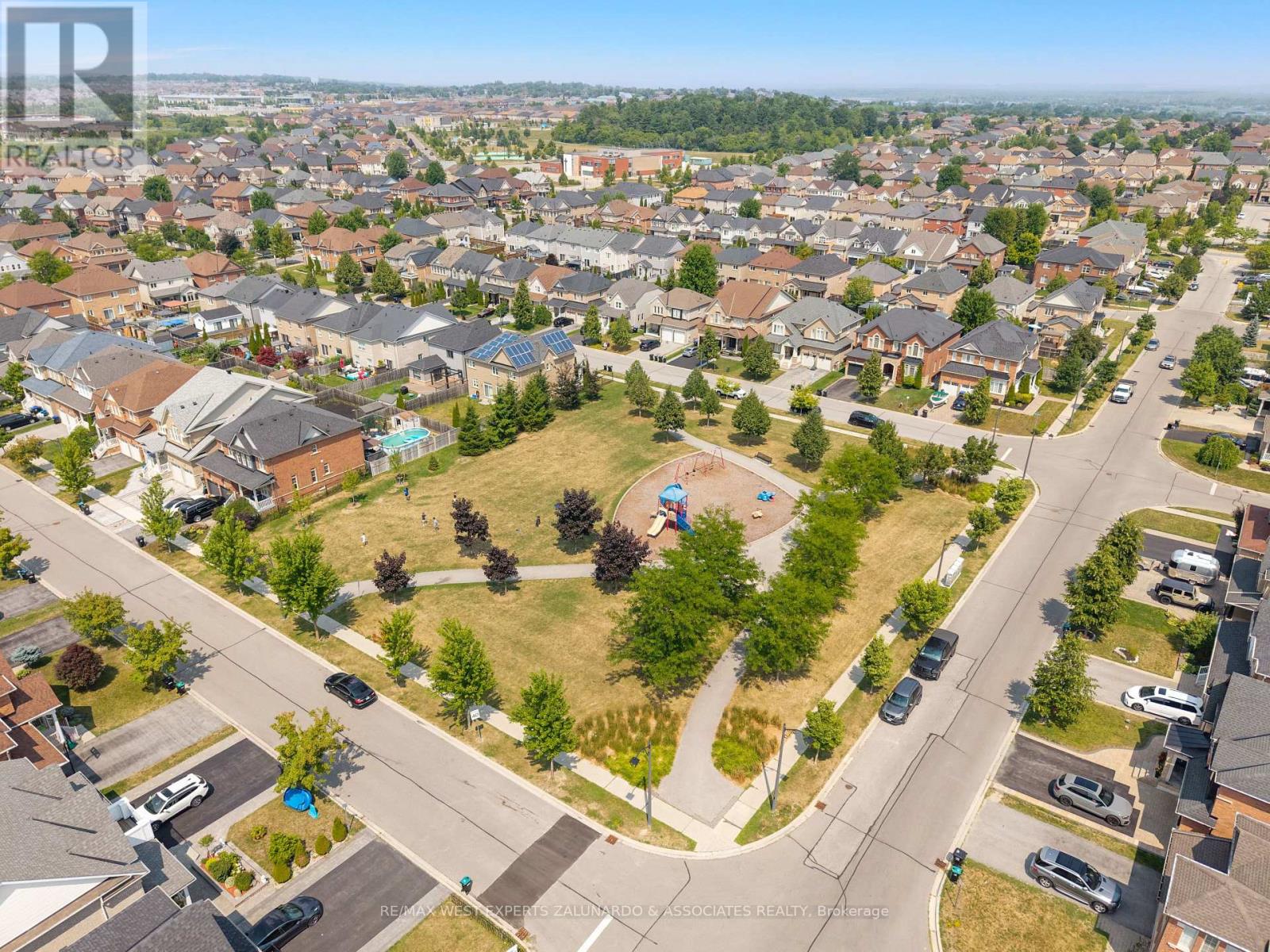 Photo 33 of 18 Faris Street, Bradford West Gwillimbury ON