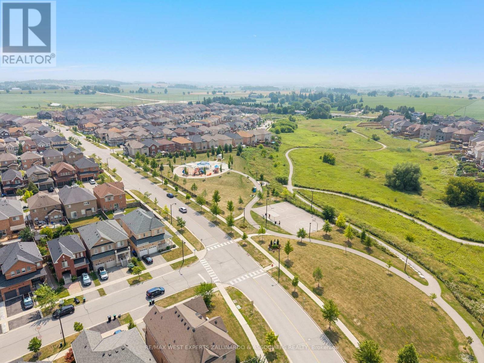 Photo 38 of 18 Faris Street, Bradford West Gwillimbury ON