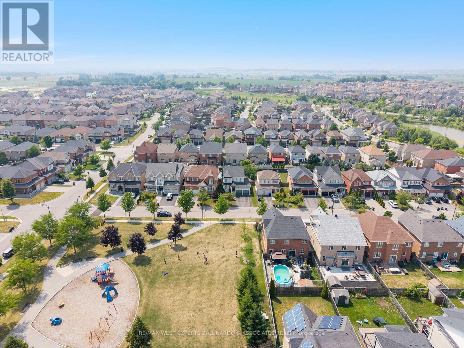 Photo 1 of 18 Faris Street, Bradford West Gwillimbury ON