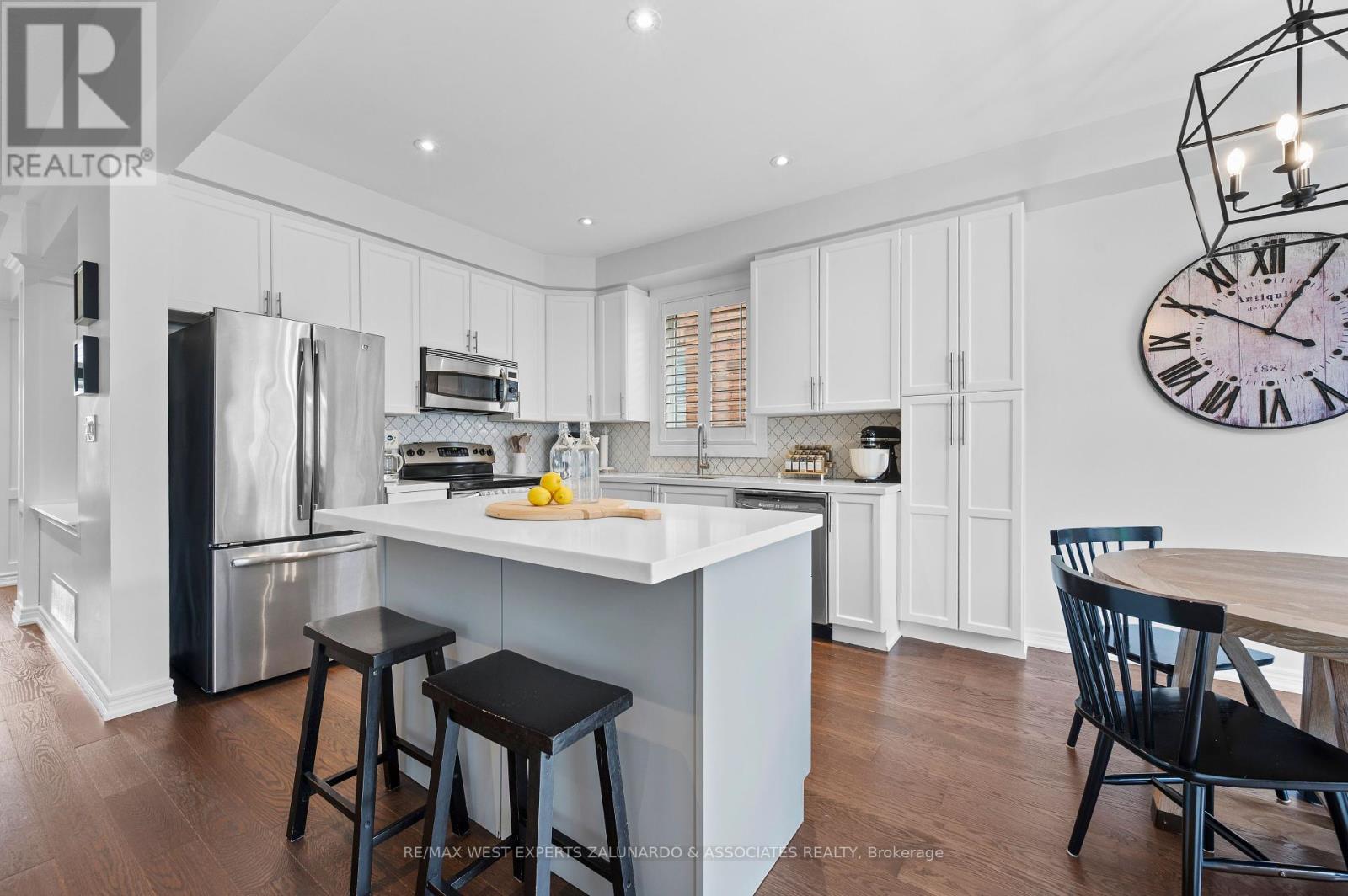 Photo 5 of 18 Faris Street, Bradford West Gwillimbury ON