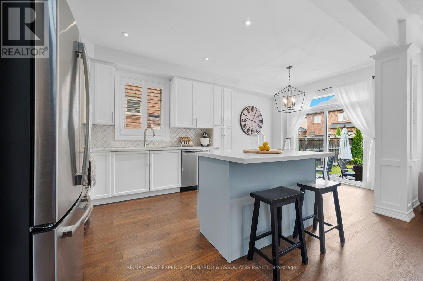 Photo 3 of 18 Faris Street, Bradford West Gwillimbury ON