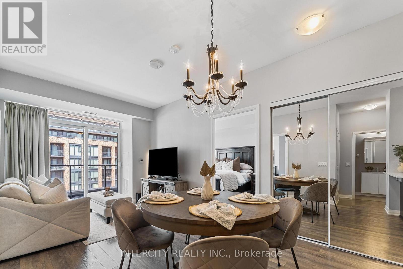 Photo 25 of 627 99 Eagle Rock Way, Vaughan ON