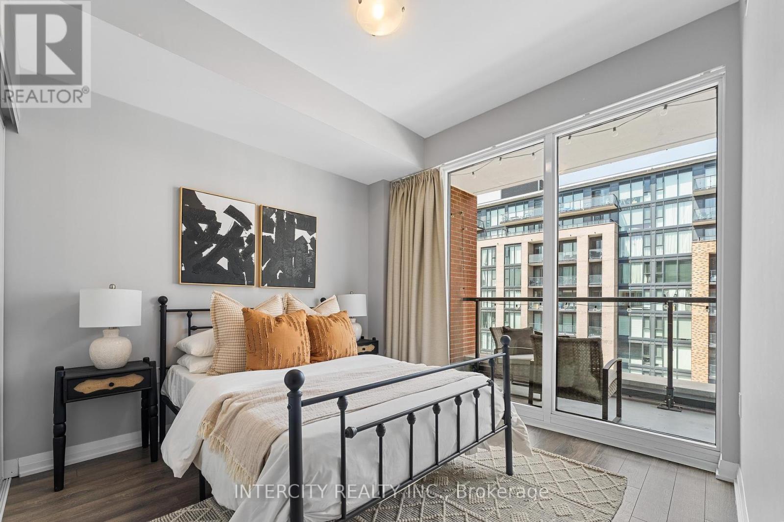 Photo 14 of 627 99 Eagle Rock Way, Vaughan ON